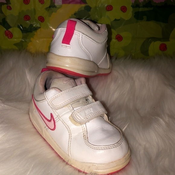 Nike baby/toddler Velcro shoe - Picture 9 of 10